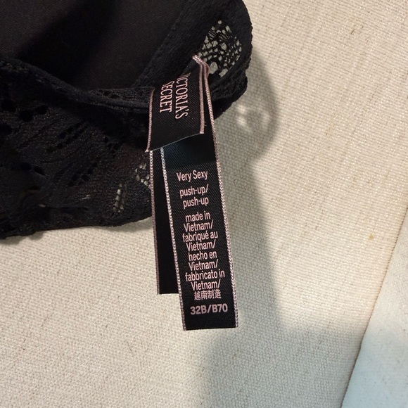 Victoria's Secret Very Sexy Black Lace Strappy Bra - Picture 6 of 6